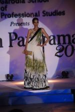 at Goradia fashion show in Mumbai on 4th May 2012JPG (371).JPG